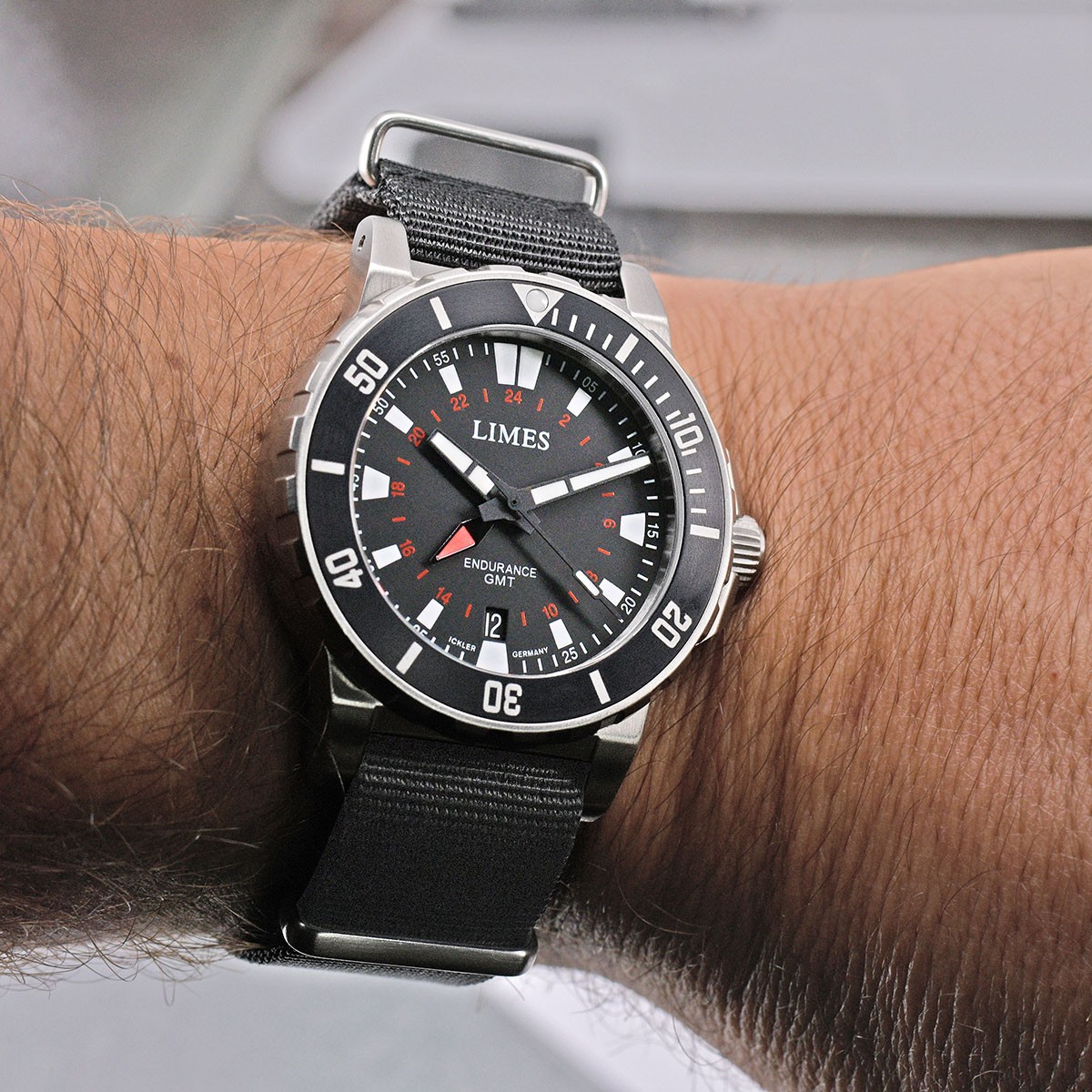 Endurance GMT .SW.R thumbnail 2