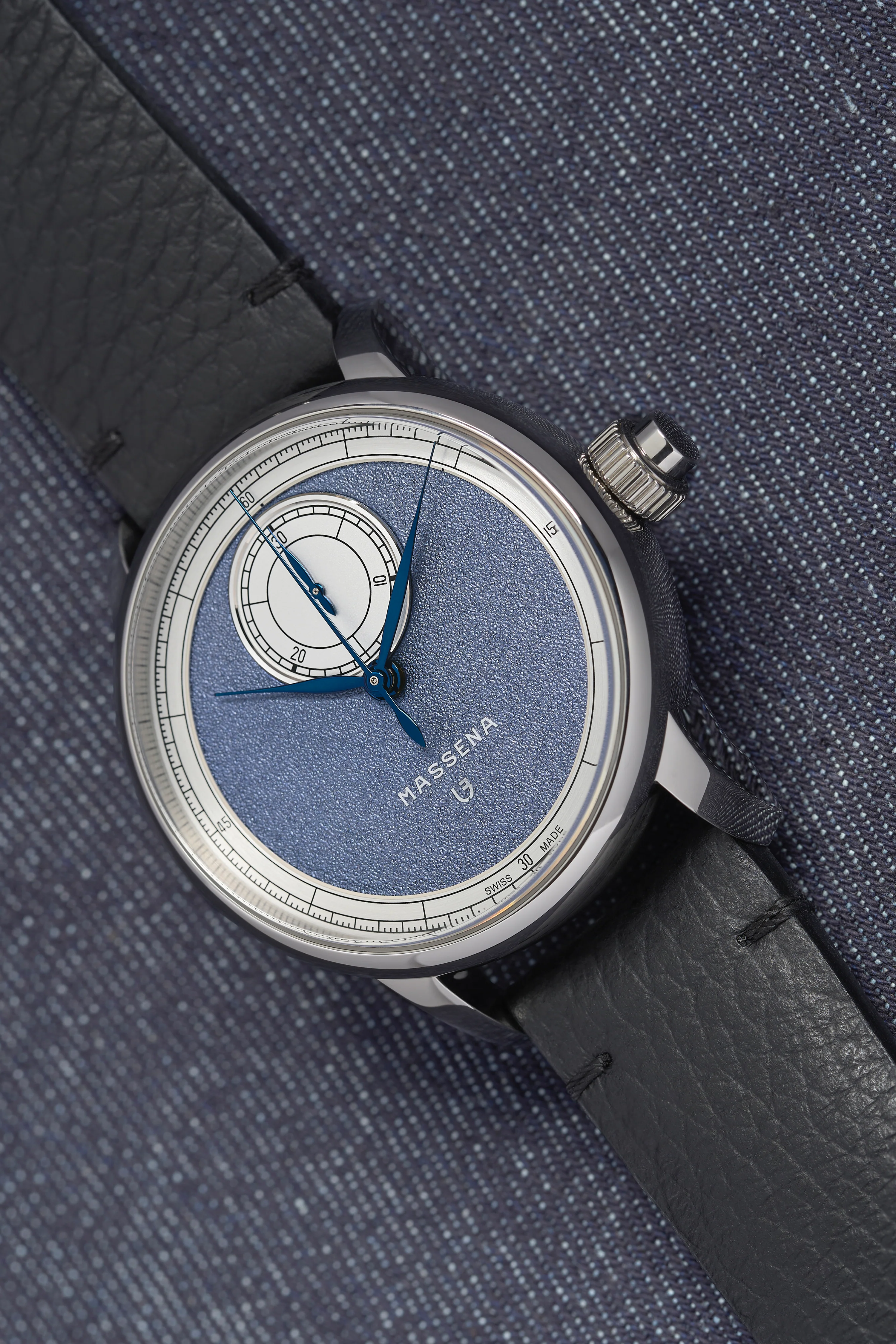 Le Chronographe Monopoussoir Louis Erard x Massena LAB - Bleu de Nîmes thumbnail 3