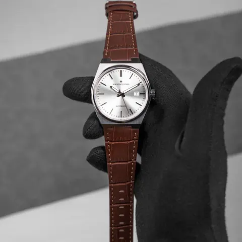 Momentum Auto - White