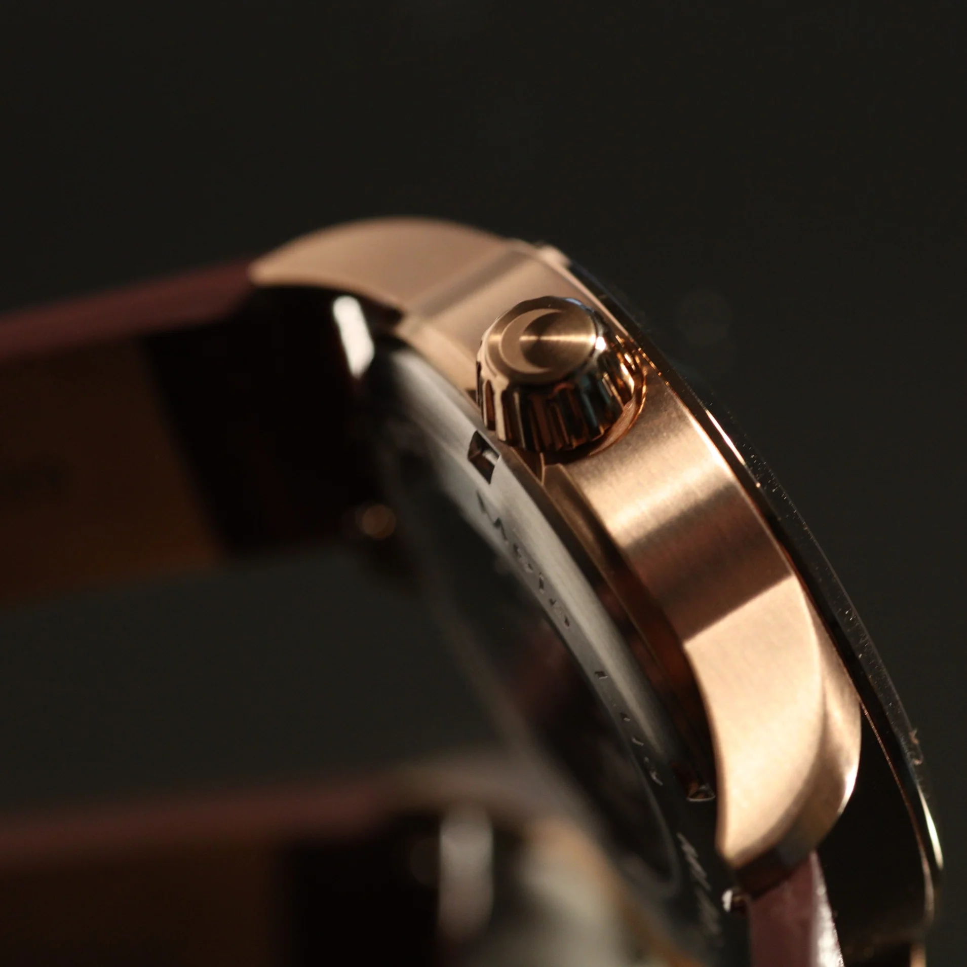 BOREAL MOONRISE - Bronze Gold Case - Distressed Leather thumbnail 3