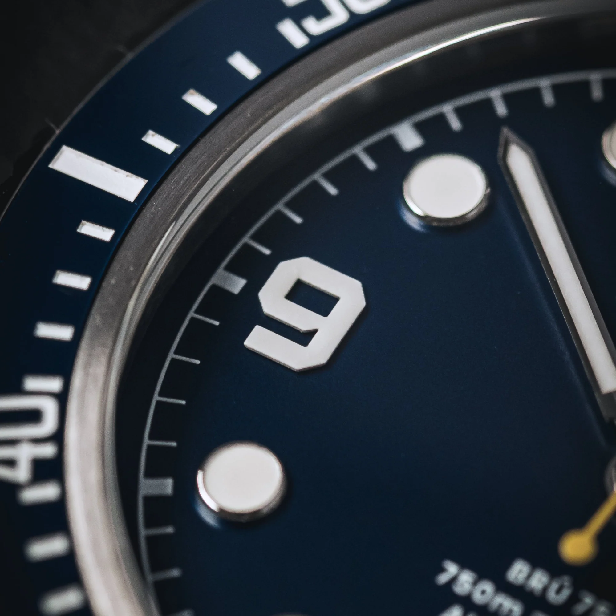 Brú 750 - 42mm Ti5 Deep Dive - Emerald Abyss thumbnail 2