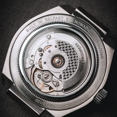 Cíor 928 - Emerald Abyss with Diamonds - Luxury Sports Watch (36mm)
