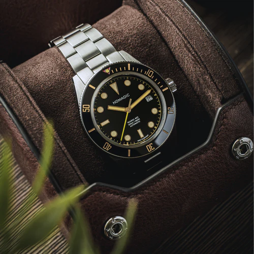 Classic Black and Gold - Maraí 401 - Dive Watch thumbnail 2