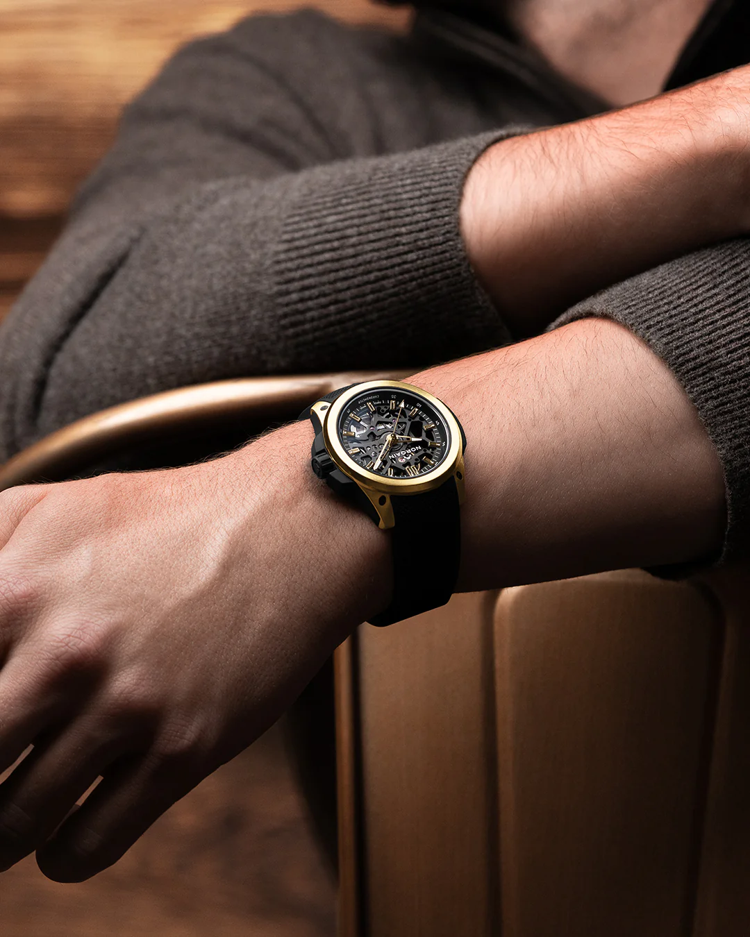 Wild ONE Skeleton 39mm Yellow Gold Limited Edition thumbnail 2