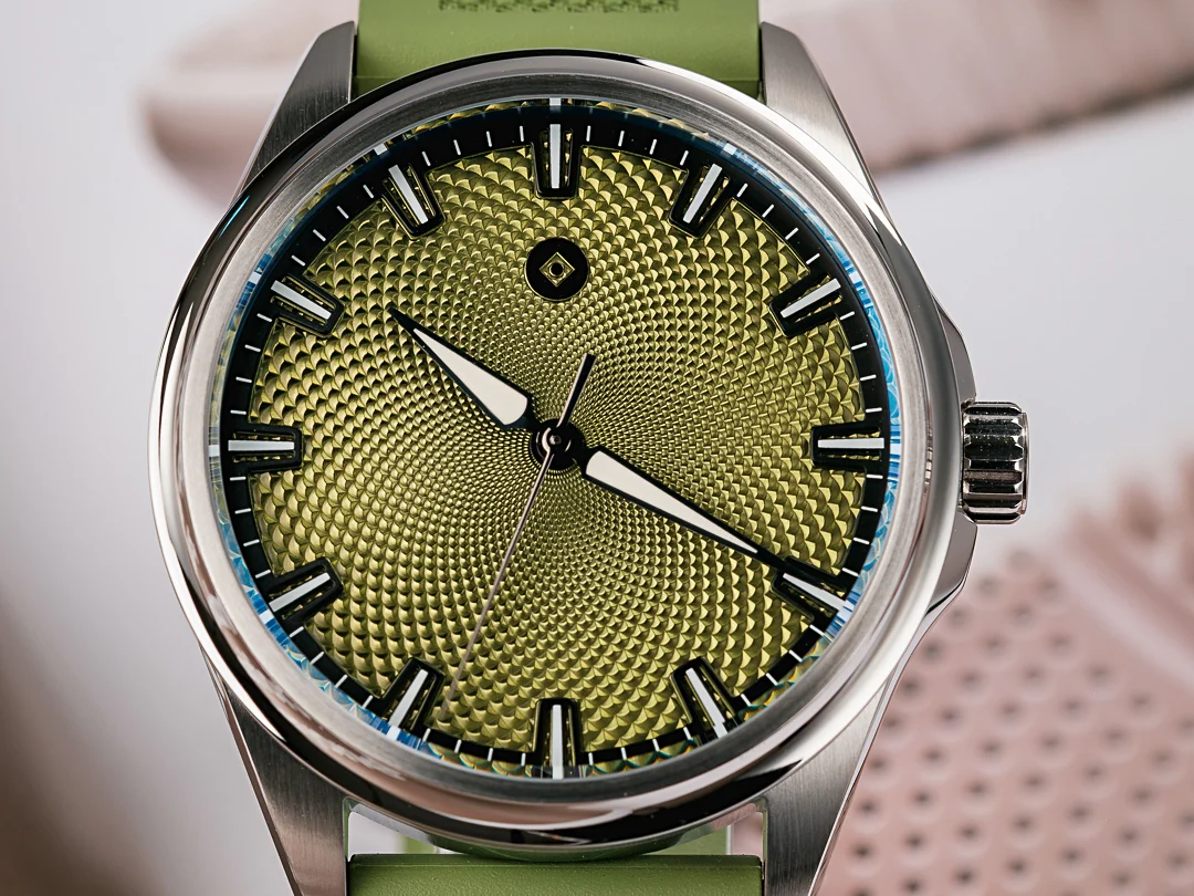 LUNA - GUILLOCHÉ DIAL thumbnail 3