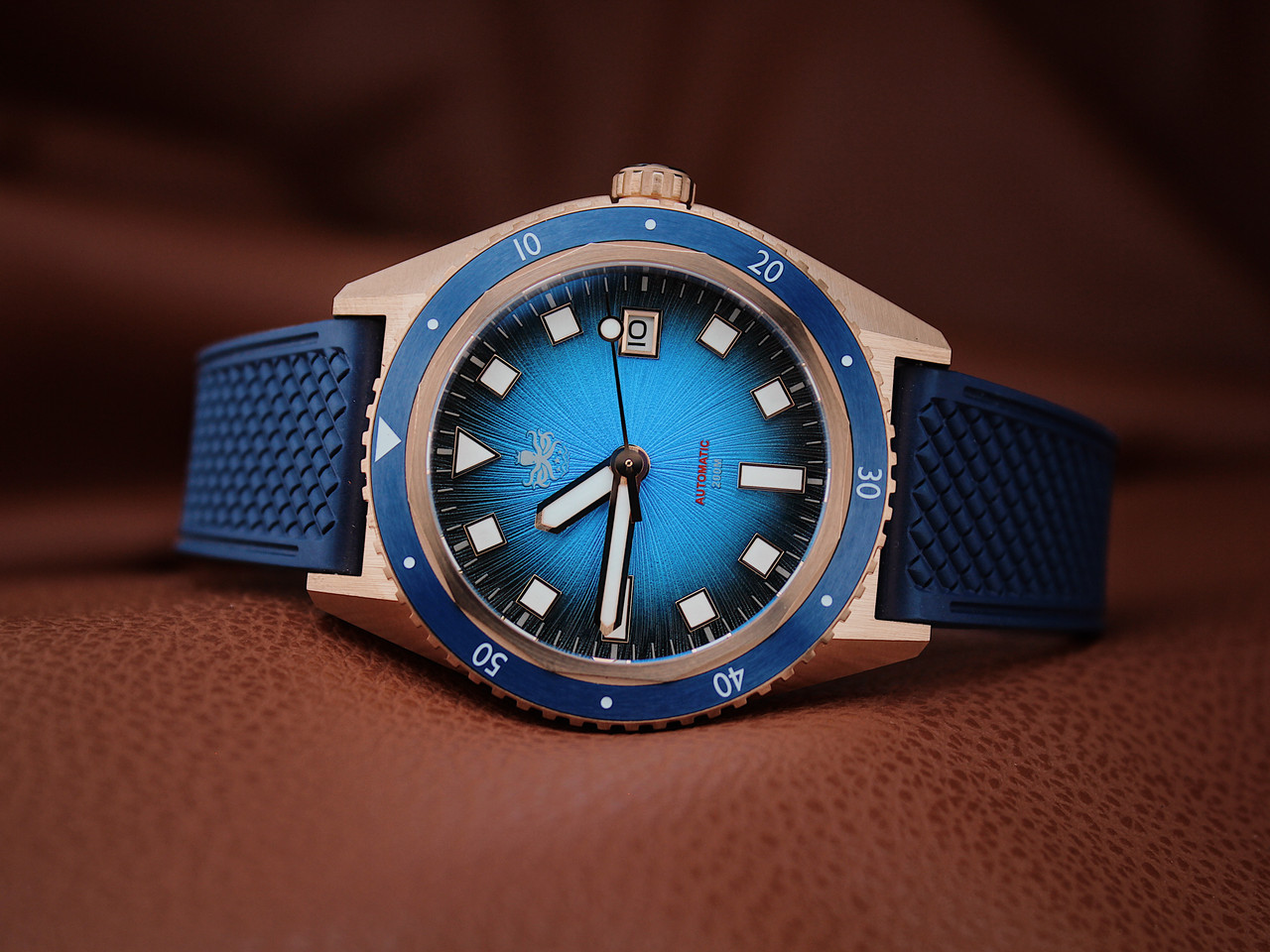 PHOIBOS Argo Bronze 200M Automatic Diver Watch PY057B Spiral Sunray Blue thumbnail 2