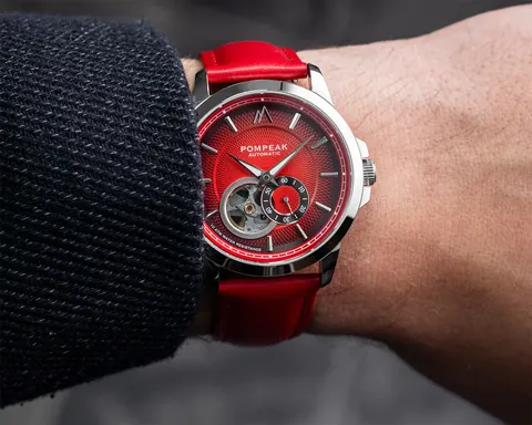 Gentlemen's Classic: Smoked Red