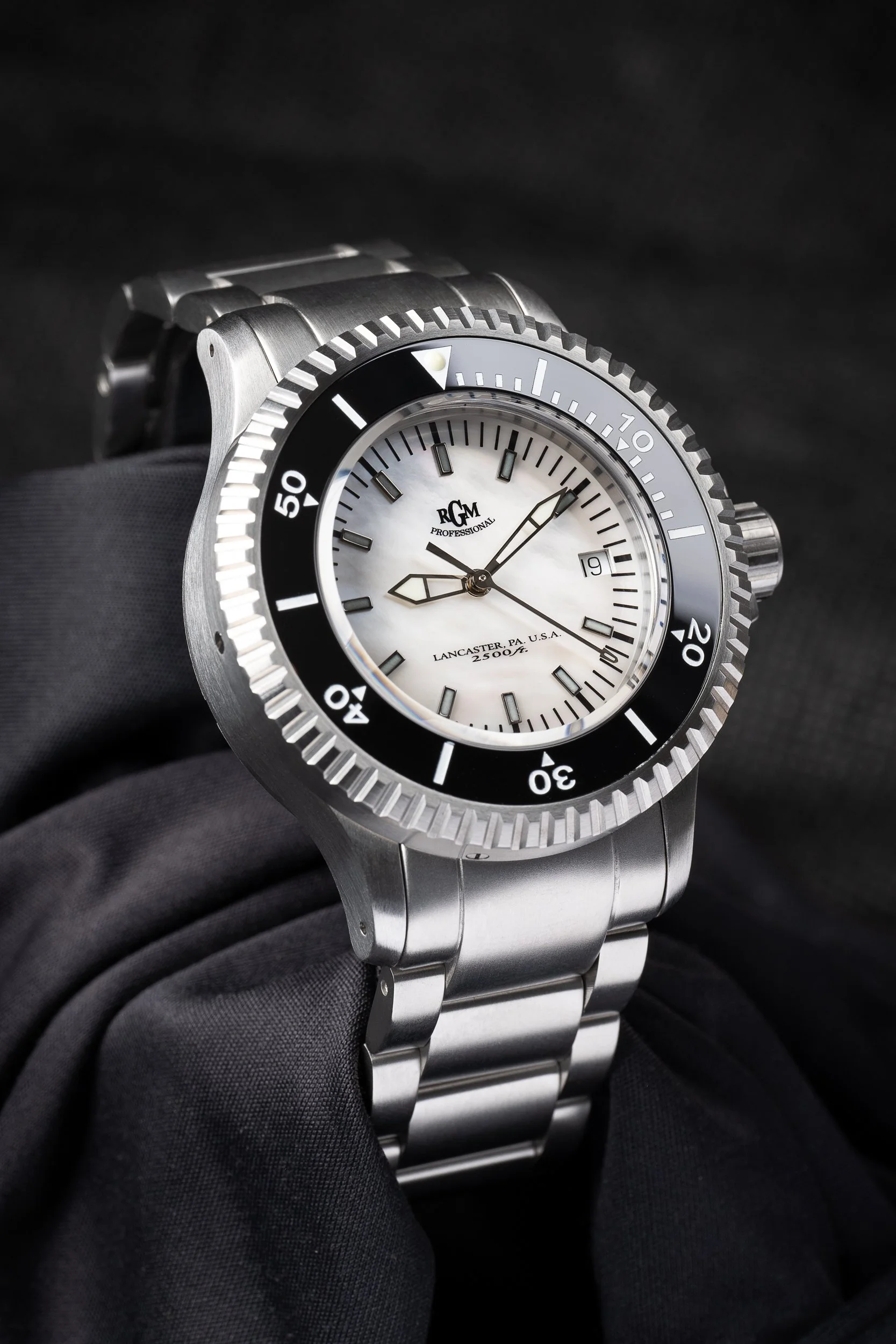 Model 300 Divers thumbnail 4