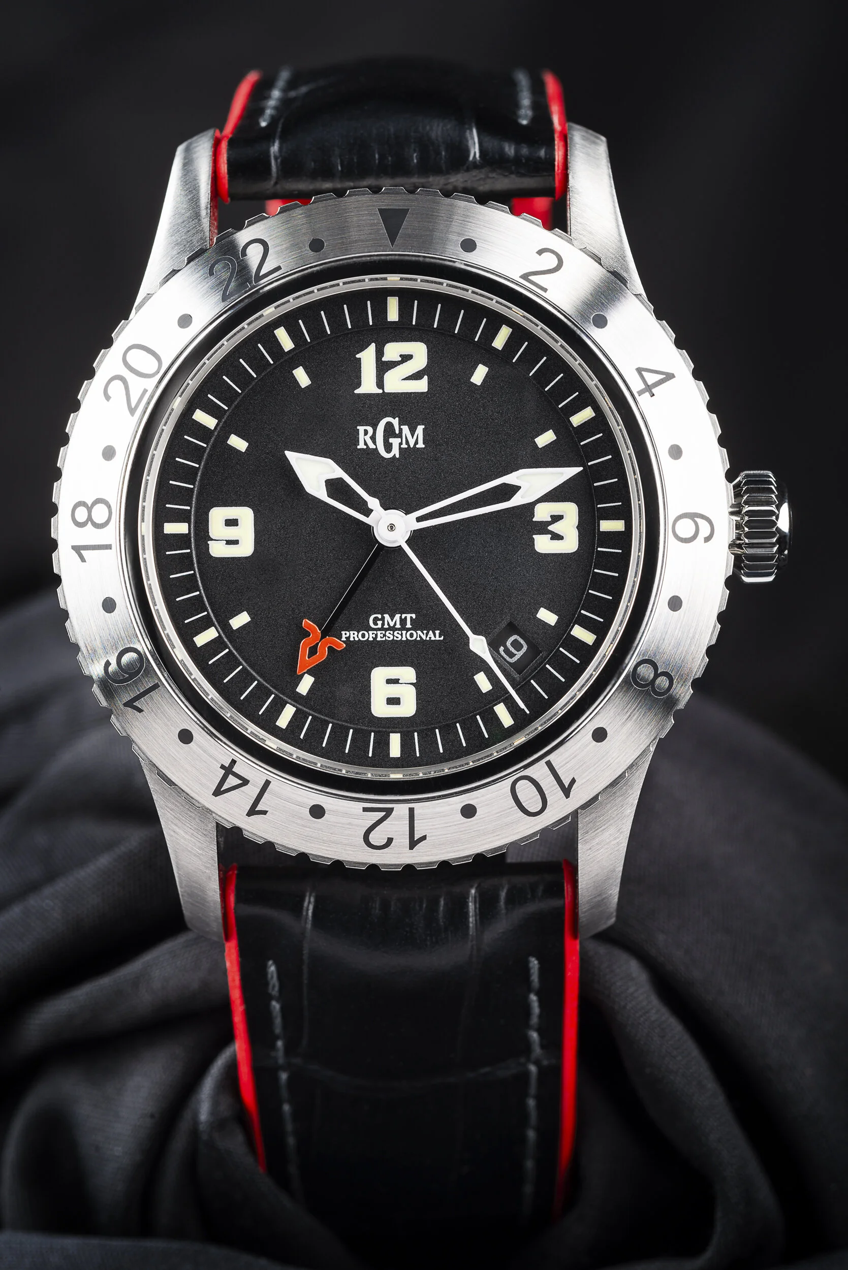 Model 500 GMT thumbnail 3