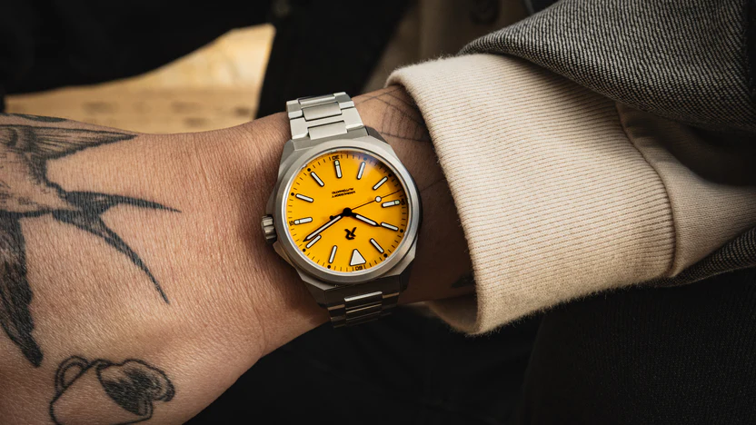 RESOLUTE - Medallion Yellow Enamel