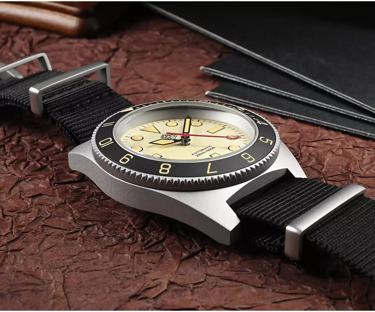 San Martin New 40mm Diving Watch NH35 Automatic Men Mechanical Wristwatch Sapphire Nylon Strap Luminous Waterproof 200m SN0123-B3 thumbnail 2