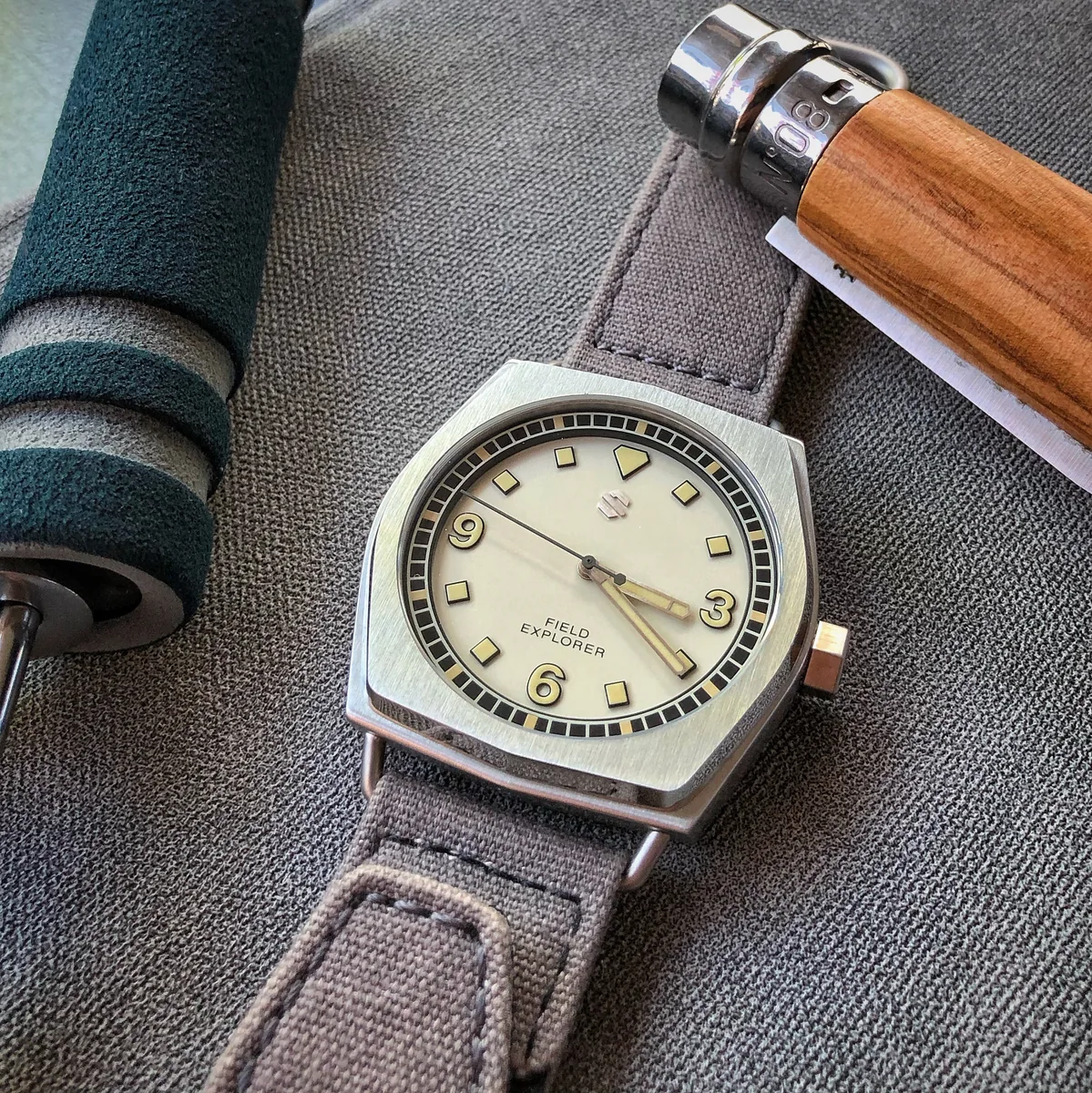 Model C Dial Set - Granulated Cream with Black Accents selected view