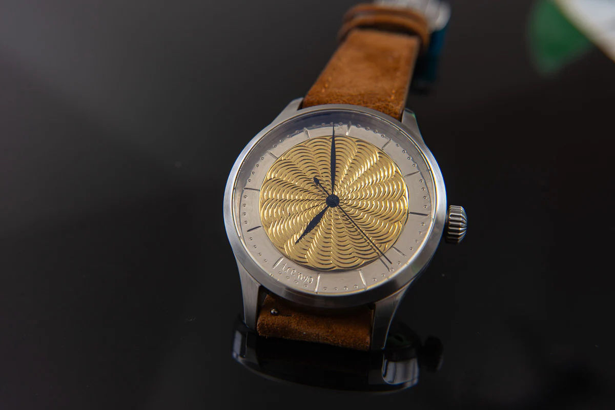 trenyo Two tone Guilloche thumbnail 4