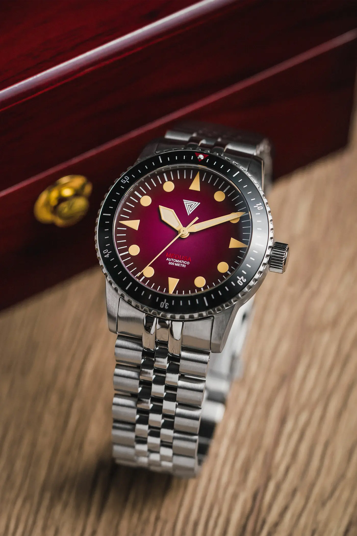 Vertigo Medusa Red thumbnail 3