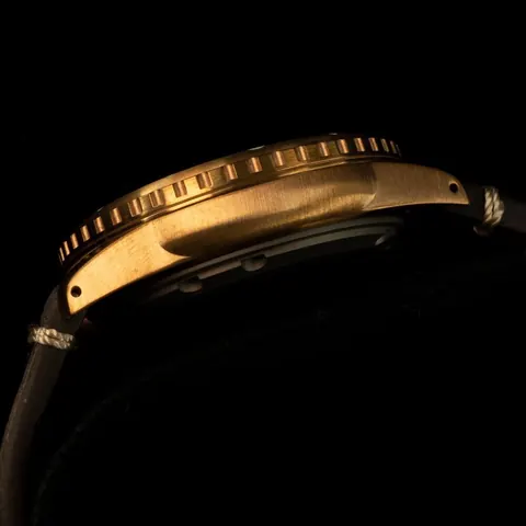 Bronze Pearl Diver œPhoenix 40 mm