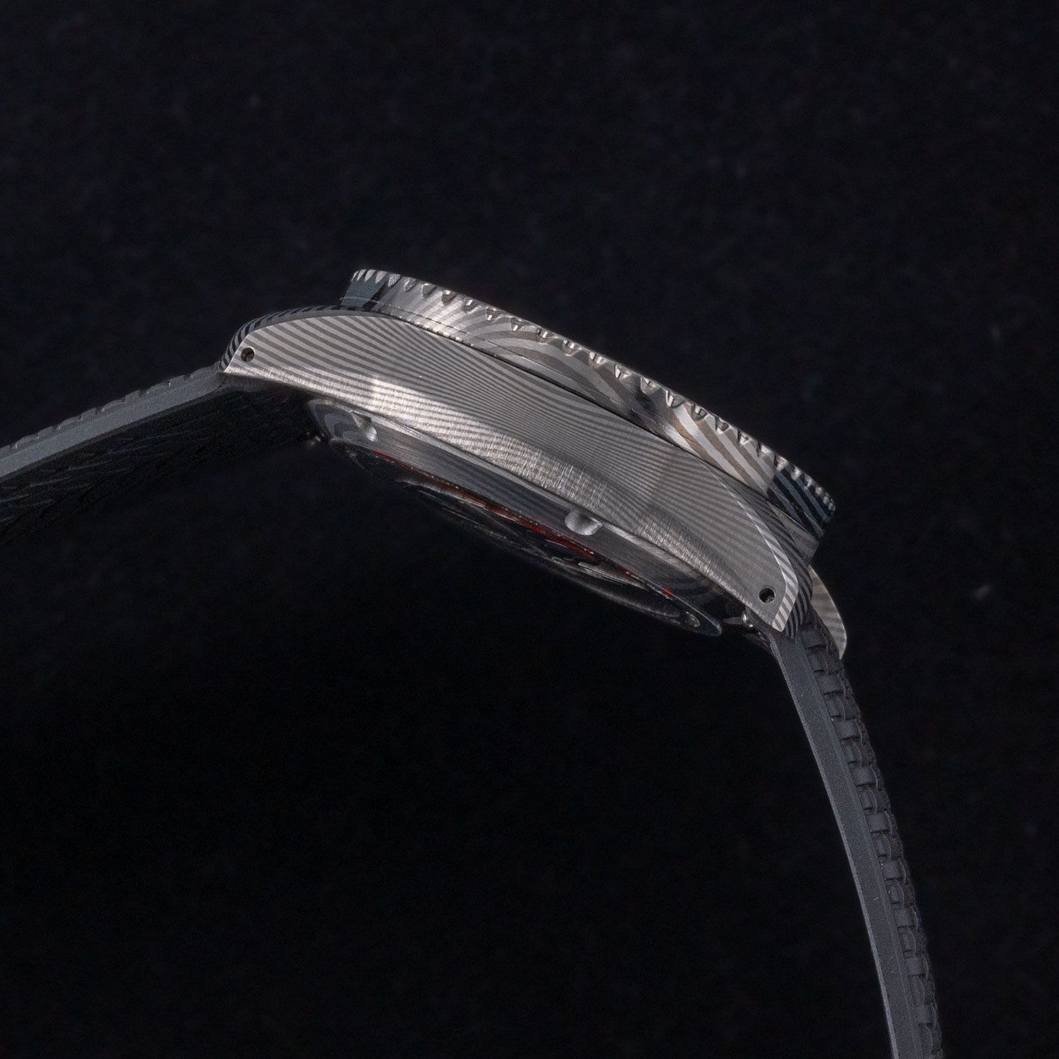 Pearl Diver Swiss Made Damscus steel watch 37 mm - red dial