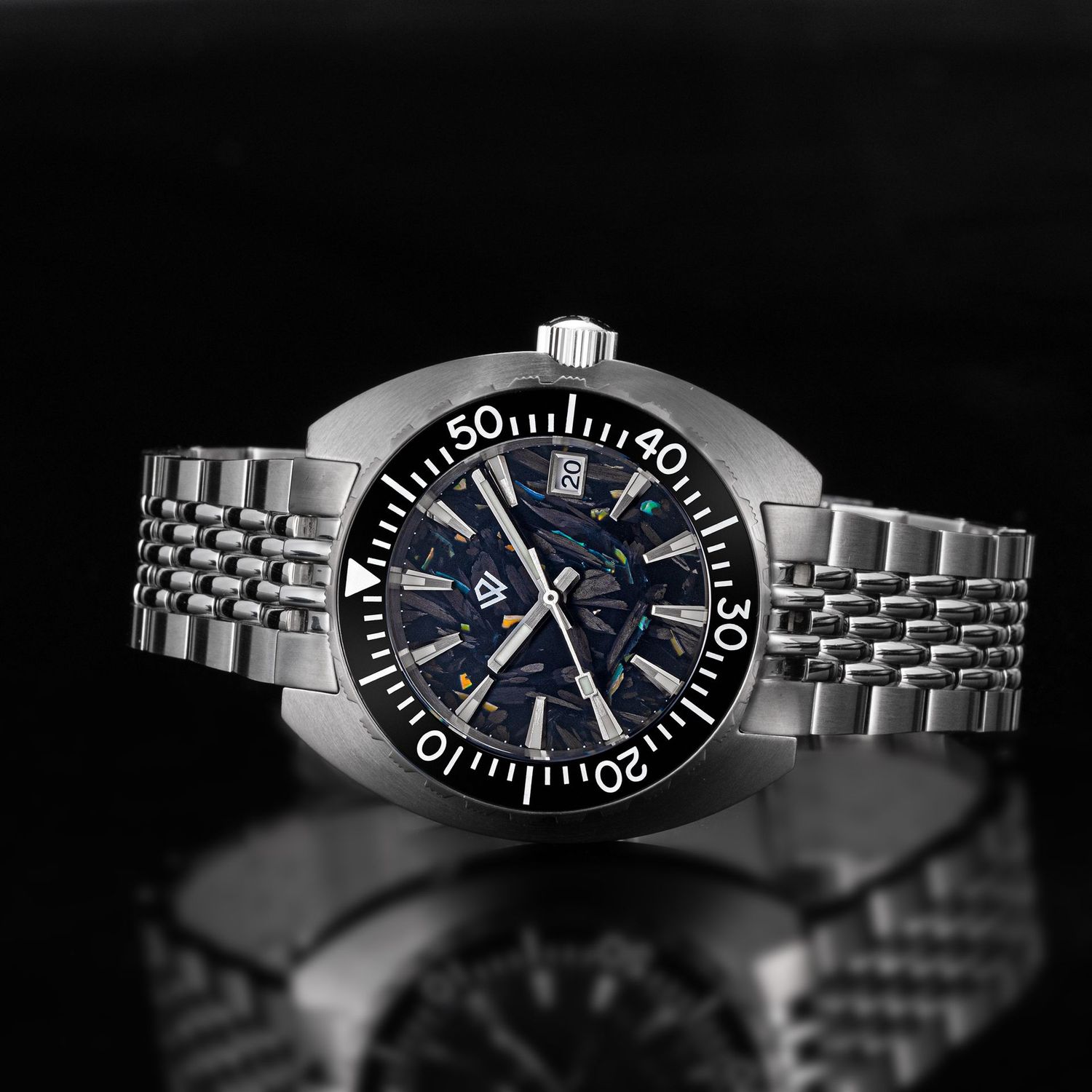 The Ocho - 42 mm diver watch automatic movment blue carbon thumbnail 2