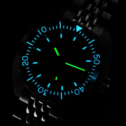 The Ocho - 42 mm diver watch automatic movment blue carbon