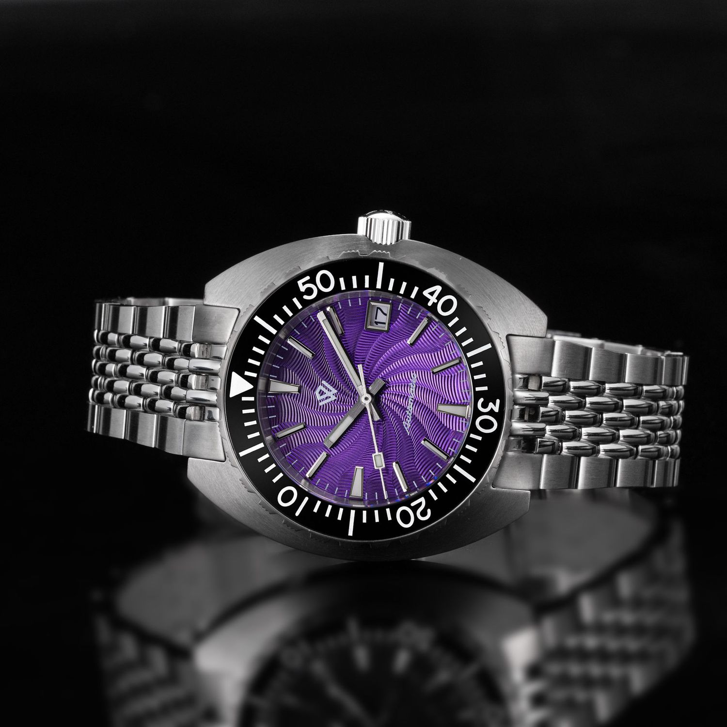 The Ocho - 42 mm diver watch automatic movment purple guilloche