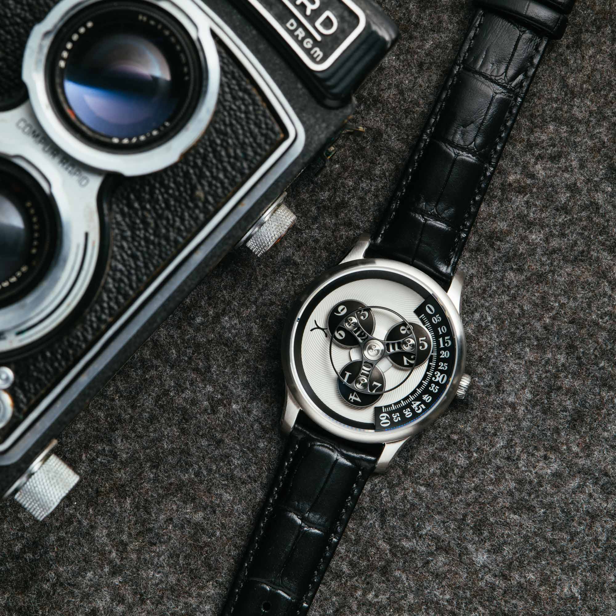 Triptych Automatic Wandering Hour Panda thumbnail 2