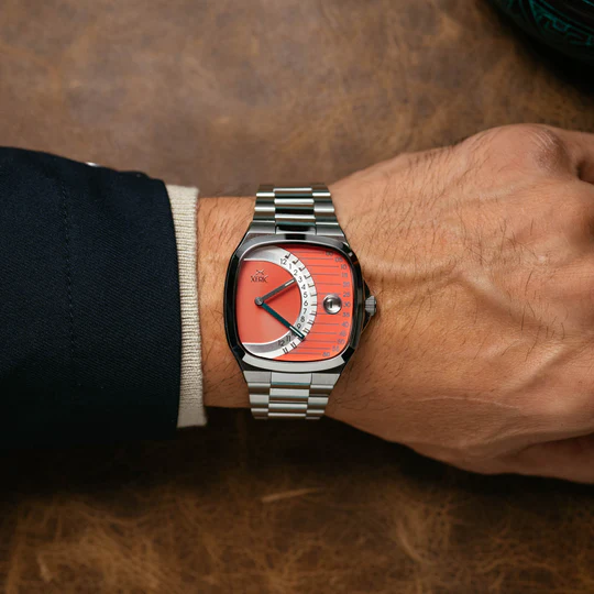 Timeline Retrograde Automatic Salmon thumbnail 2